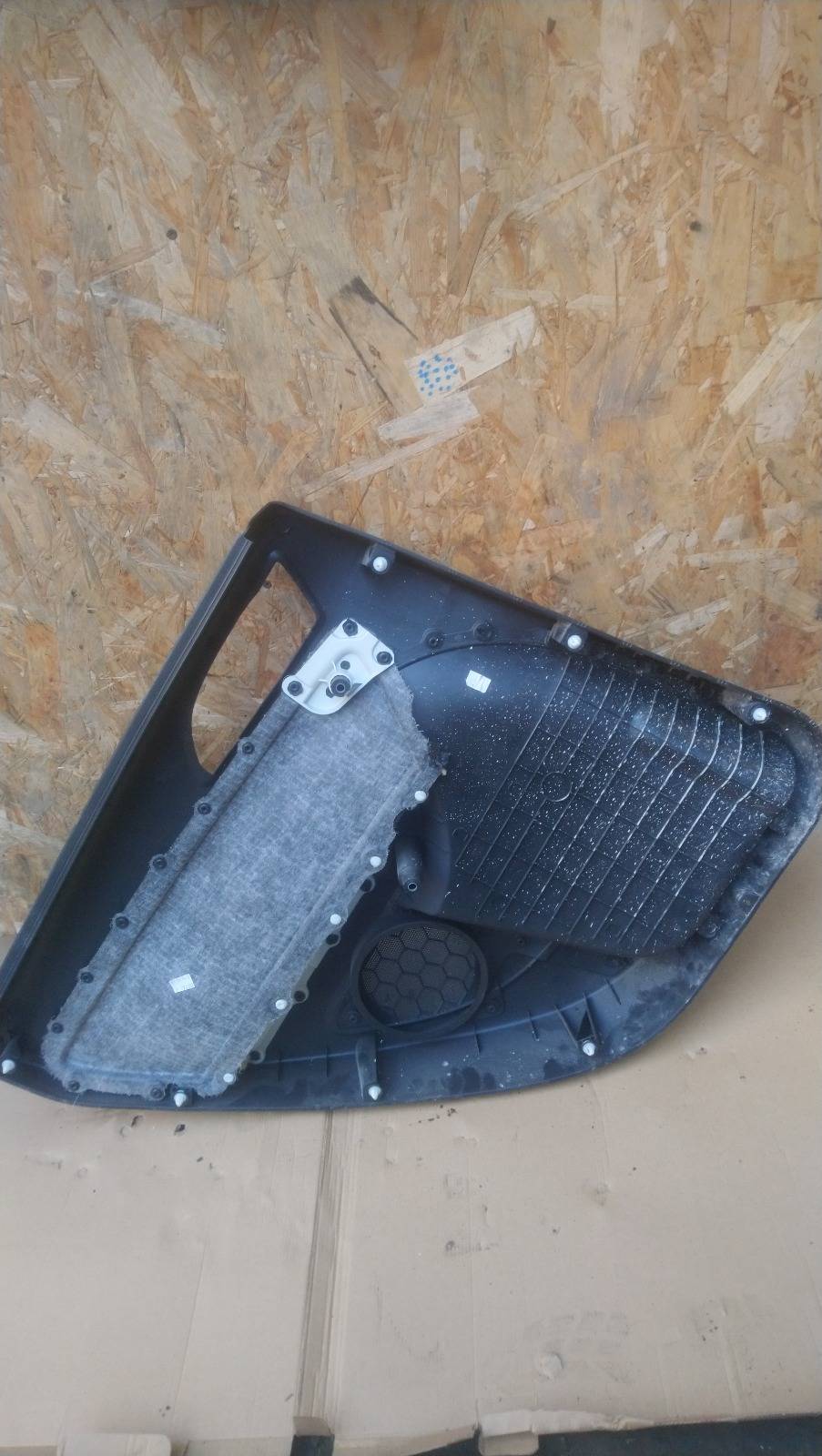 Дверная карта задняя правая Skoda Yeti Дверная карта задняя правая Skoda Yeti