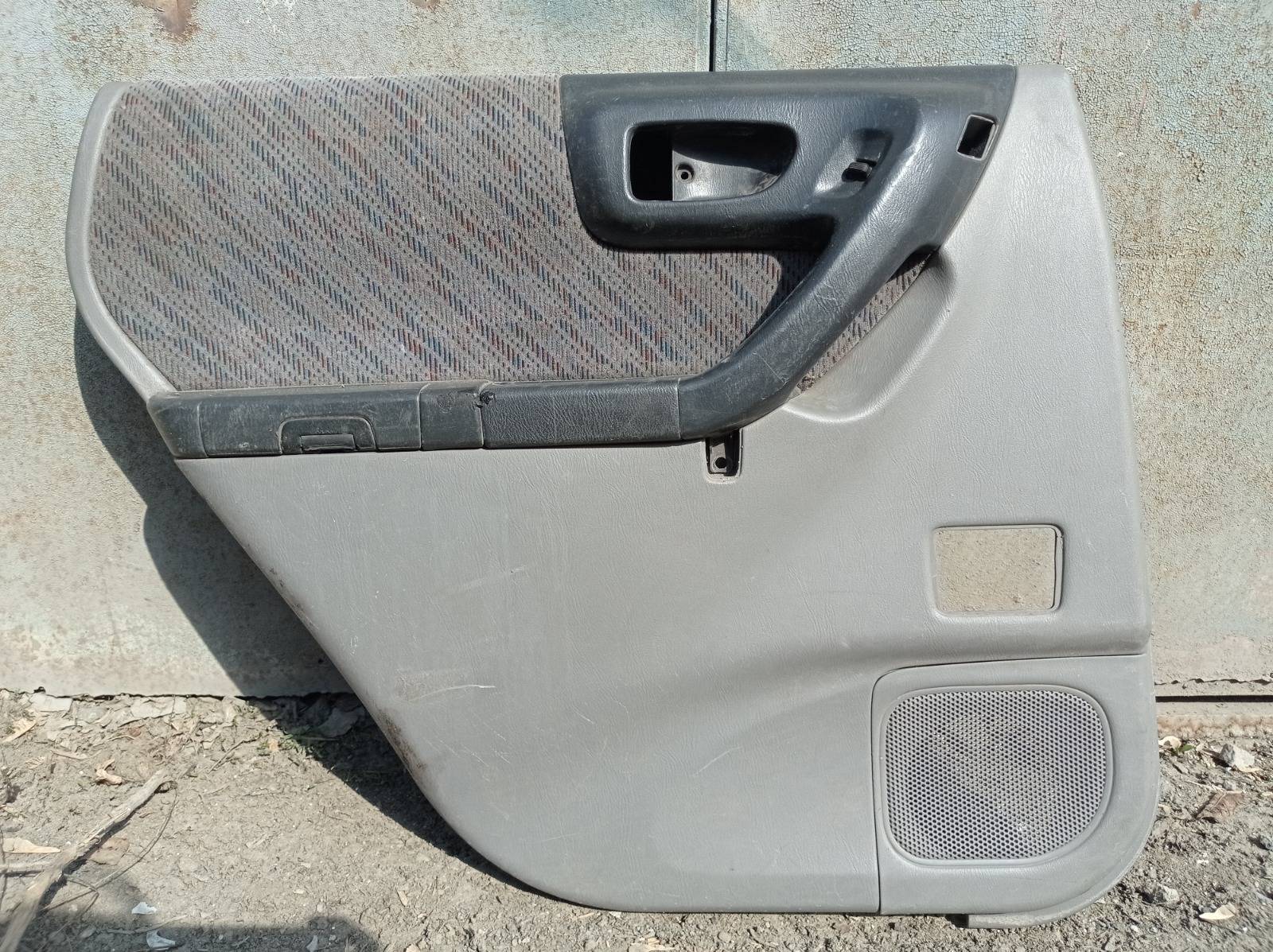 Дверная карта Subaru Forester SF задняя левая (б/у)