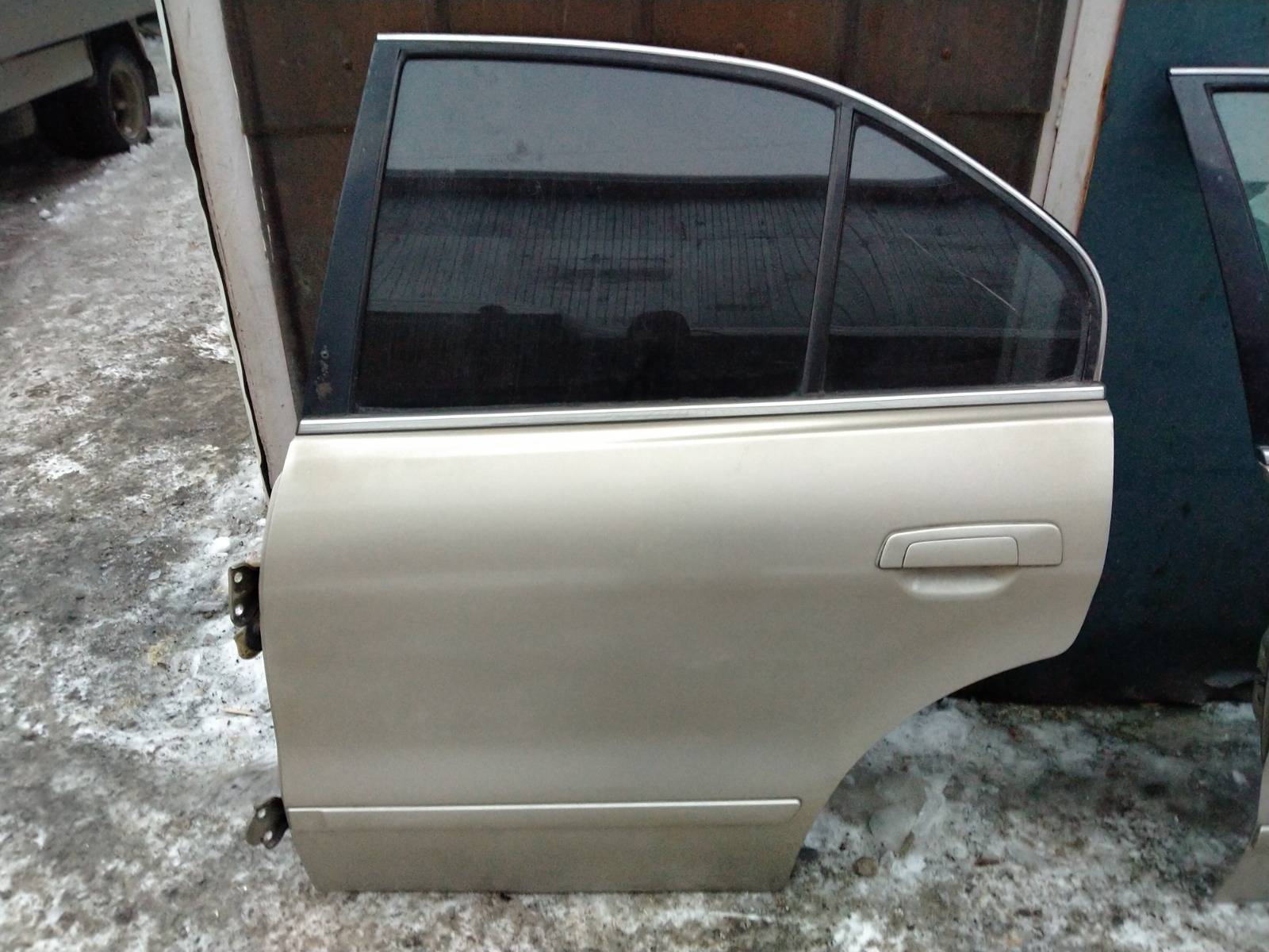 Дверь Mitsubishi Galant задняя левая (б/у)