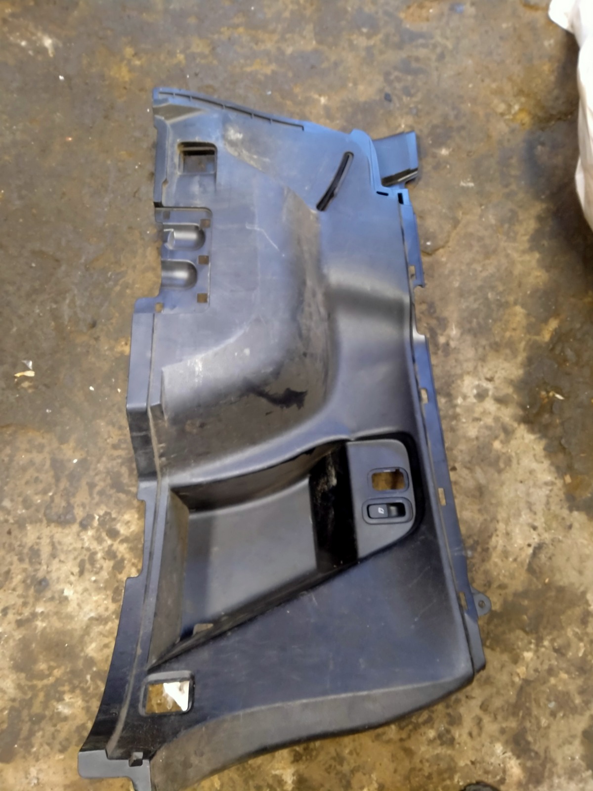 Обшивка багажника Subaru Forester SH задняя правая (б/у)