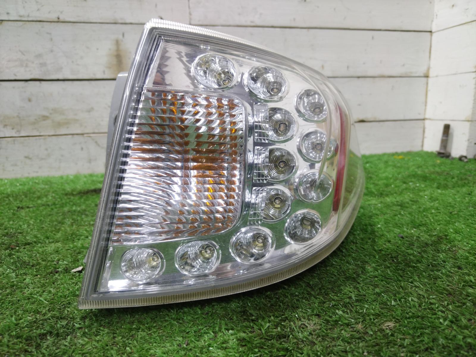 Задний фонарь правый impreza GH