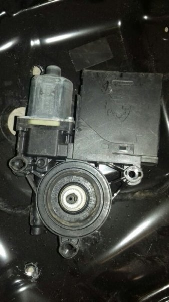 Мотор стеклоподъемника Volkswagen Passat B7 CDA 2012 передний правый (б/у)