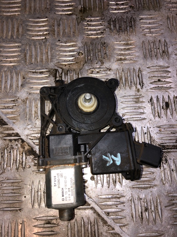 Мотор стеклоподъемника Geely Emgrand Ec7 FE-1 JL4G18 2014 задний правый (б/у)