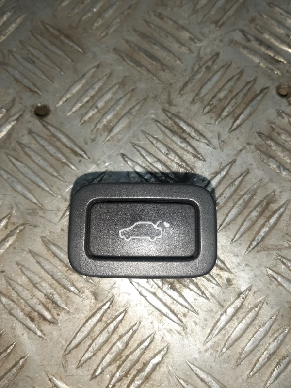 Кнопка закрывания багажника Volvo Xc70 BZ52 D5244T4 2007 (б/у)