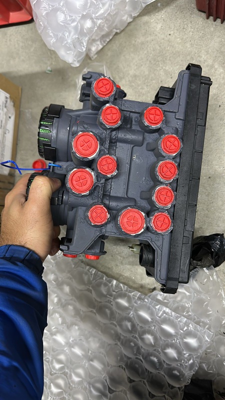 Главный тормозной кран (б/у) Главный тормозной кран (б/у)