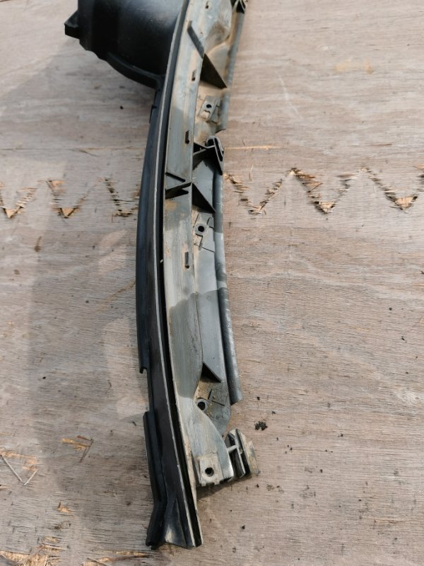 Жабо левое Mercedes W210 Рест Седан OM611.961