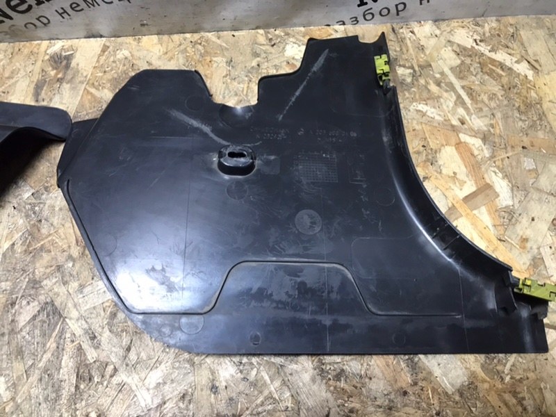 Обшивка стойки C-Class 2000 W203 111.955