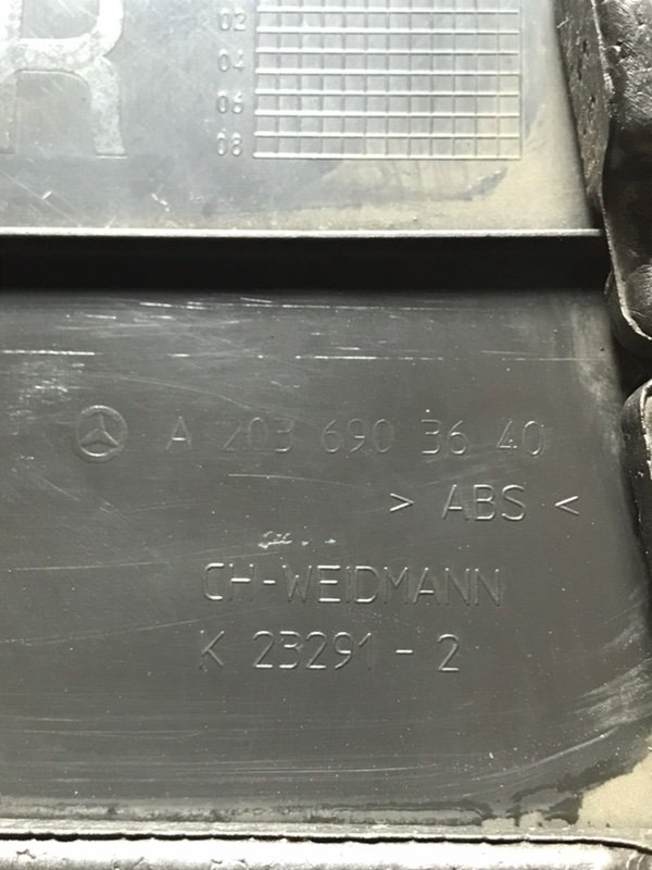 Обшивка стойки правая Mercedes C-Class W203 111.955