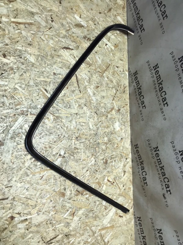 Молдинг заднего стекла правый Mercedes W202 1996 C180 111.920 A2026701422 Б/У
