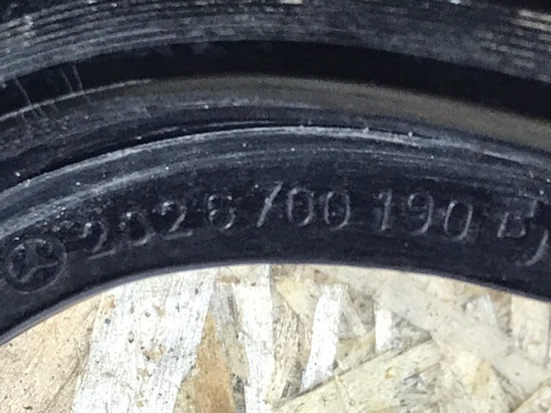 Молдинг заднего стекла правый W202 1996 C180 111.920