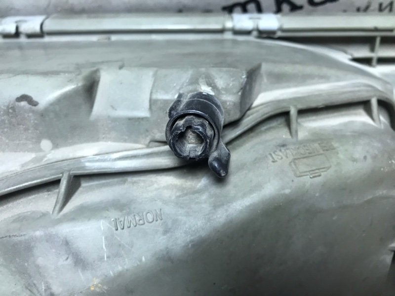 Стекло фары HELLA левое w123 1980 Седан 110.984