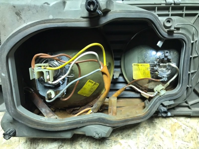 Стекло фары HELLA левое w123 1980 Седан 110.984