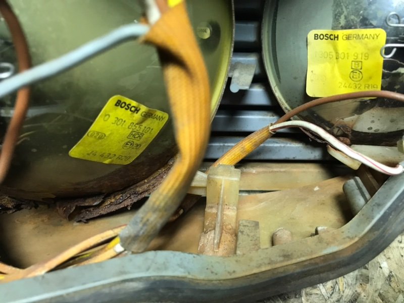 Стекло фары HELLA левое w123 1980 Седан 110.984