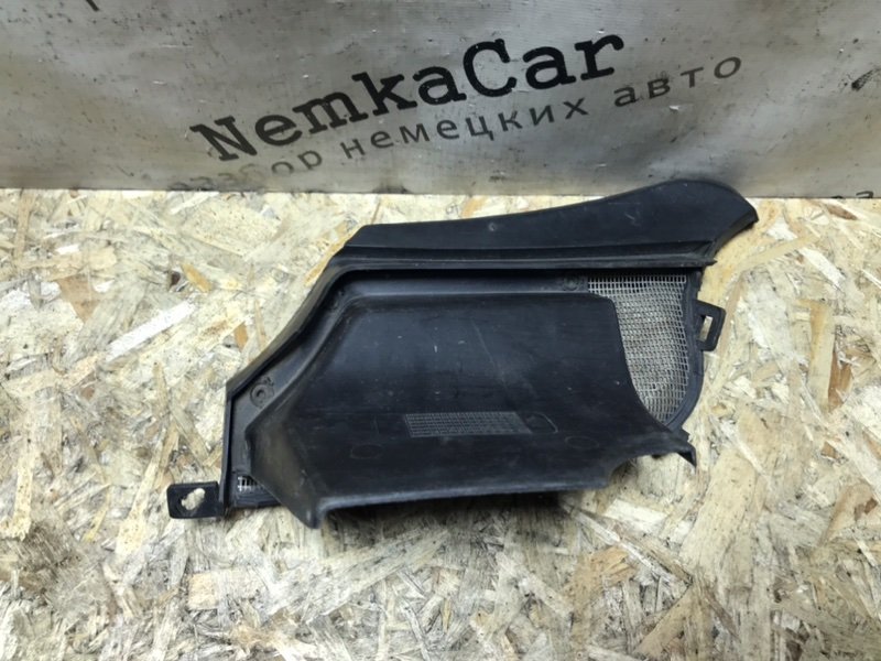 Крышка жабо правая W124 1994 Седан 104.942