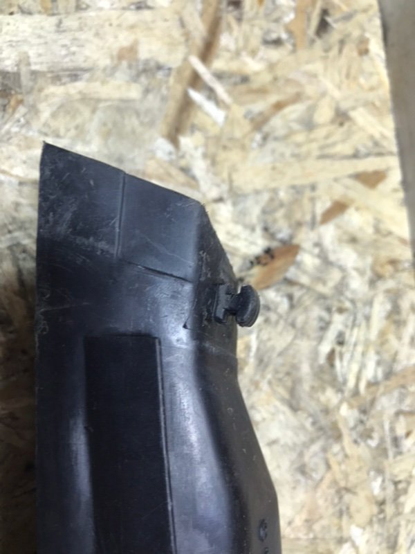 Водосток W124 1989 E260 M103.940