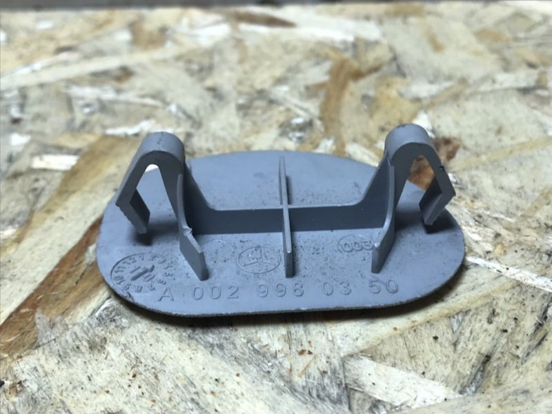 Заглушка потолка правая Vito 2010 639 рест 651.940