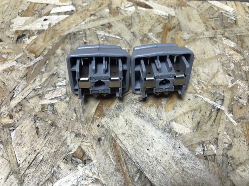 Крючок солнцезащитного козырька Mercedes Vito 639 рест 651.940 Крючок солнцезащитного козырька Mercedes Vito 639 рест 651.940