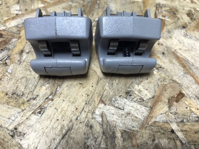 Крючок солнцезащитного козырька Vito 2010 639 рест 651.940 Крючок солнцезащитного козырька Vito 2010 639 рест 651.940