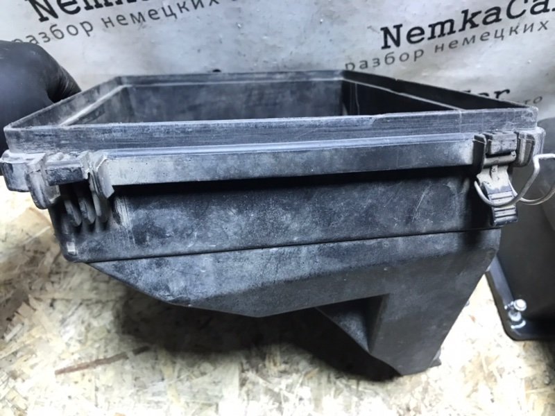 Корпус воздушного фильтра C180 1996 W202 111.920