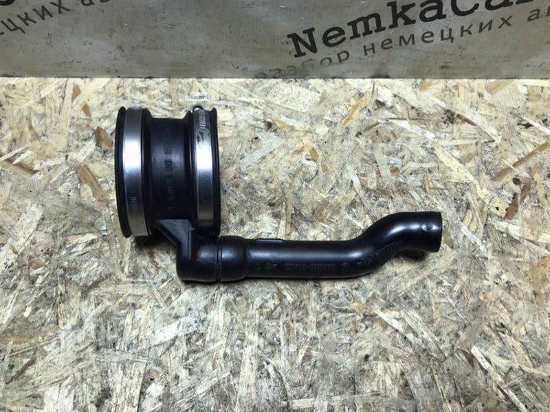 Запчасть патрубок дроссельной заслонки Mercedes W202 1996 C180 111.920 A1111410082 Б/У Патрубок дроссельной заслонки Mercedes W202 1996 C180 111.920 A1111410082 Б/У