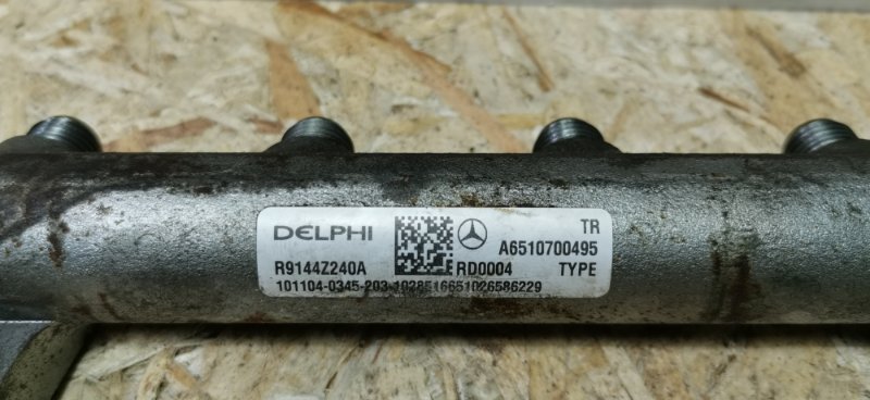 Топливная рампа с регулятором VIANO 2011 639 рест 651.940