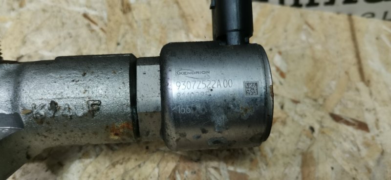 Топливная рампа с регулятором Mercedes VIANO 639 рест 651.940