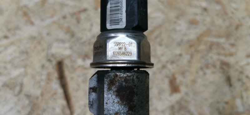 Топливная рампа с регулятором VIANO 2011 639 рест 651.940