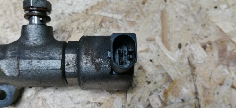 Топливная рампа с регулятором VIANO 2011 639 рест 651.940