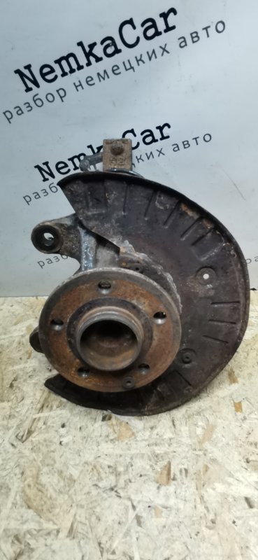 Кулак поворотный передний правый VIANO 2011 639 рест 651.940