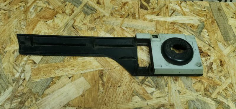 Накладка на торпедо Mercedes W124 E260 M103.940 Накладка на торпедо Mercedes W124 E260 M103.940