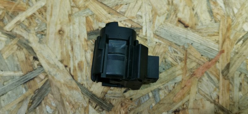 Кнопка кикдауна Mercedes W124 Седан 104.942