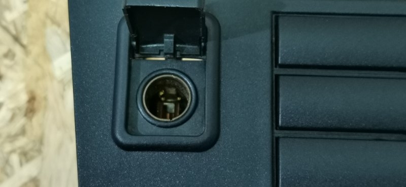 Подкассетник Mercedes W124 Седан 104.942