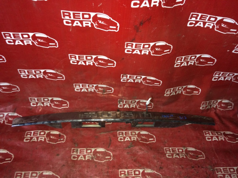 Накладка 5-й двери Toyota Wish ZNE14-0009952 1ZZ-1440097 2003 (б/у)