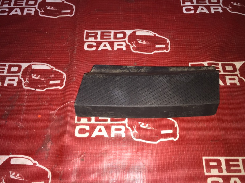 Решетка под лобовое стекло Toyota Ist NCP61-0007975 1NZ-2300529 2002 (б/у)