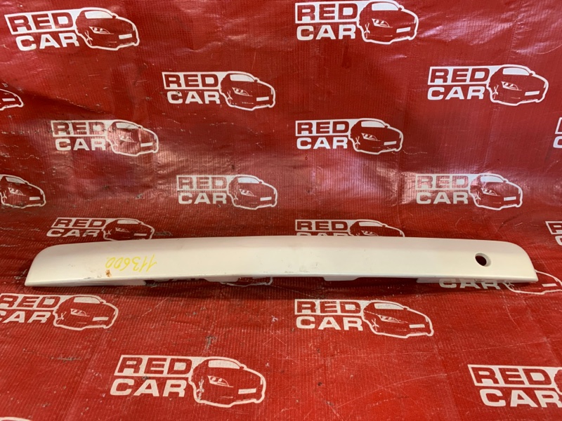 Накладка 5-й двери Toyota Ist NCP60-0164369 2NZ-3179477 2004 (б/у)