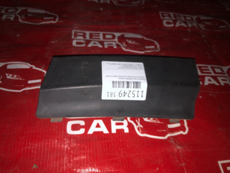 Решетка под лобовое стекло Toyota Ist NCP60-0164369 2NZ-3179477 2004 (б/у)
