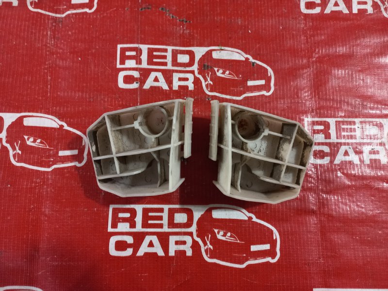 Крепление бампера Toyota Ractis NCP100-0041611 1NZ-C124272 2006 заднее (б/у)