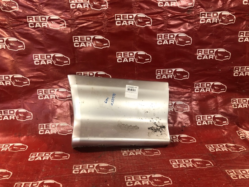 Накладка на порог Nissan Elgrand ALWE50-019337 VG33-146566 1998 задняя левая (б/у)
