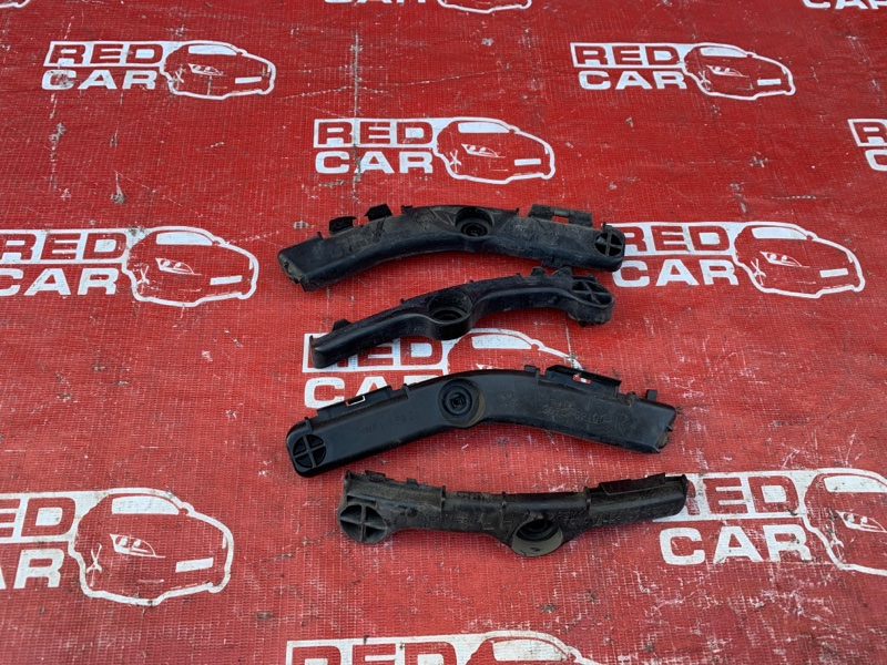 Крепление бампера Toyota Sienta NCP81-0002384 1NZ 2003 заднее (б/у)