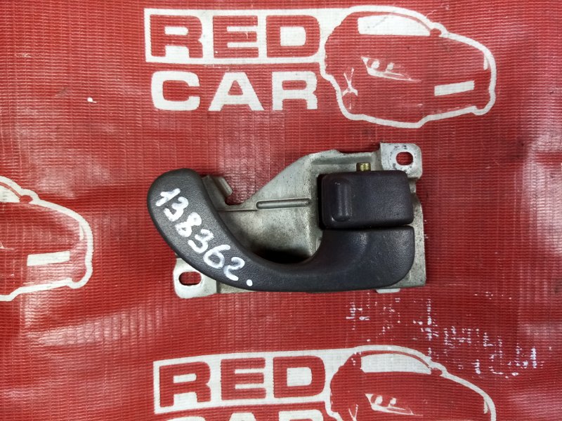 Ручка двери внутренняя Mitsubishi Delica PE8W передняя правая (б/у)
