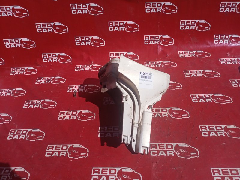 Накладка на порог Toyota Ist NCP60-0118303 2NZ-2862689 2003 (б/у)