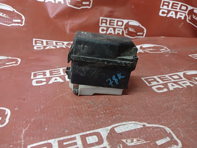 Блок предохранителей под капот Toyota Corolla Spacio ZZE124-3016094 1ZZ-2228690 (б/у)