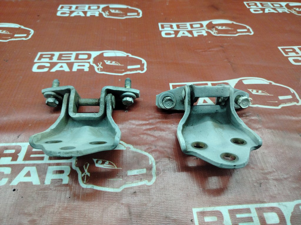 Петля двери передняя правая LANCER 2000 CM2A-0400969 4G15-AB4051