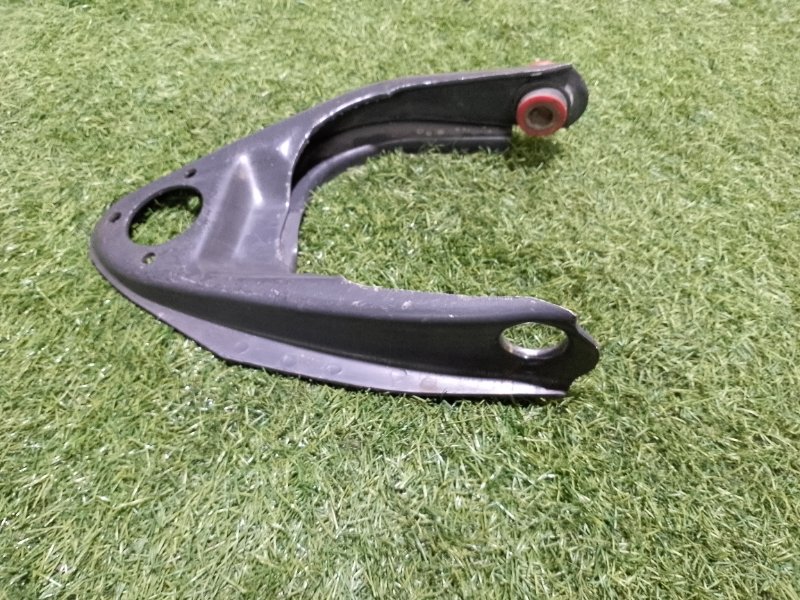 Рычаг верхней подвески передний правый Лада 2101