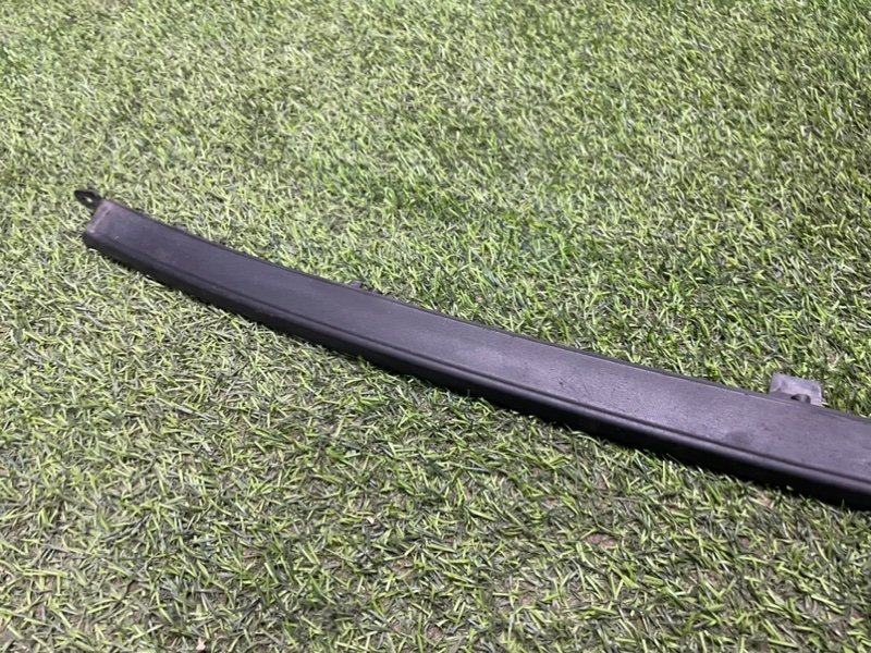 Накладка бампера передняя Lada Vesta