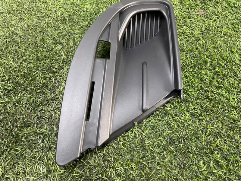 Рамка противотуманной фары левая Granta FL