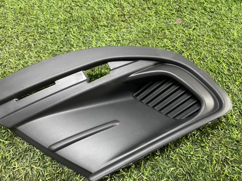 Рамка противотуманной фары левая Lada Granta FL