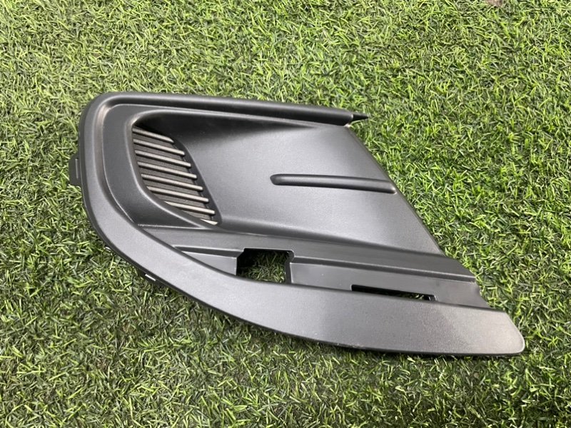 Рамка противотуманной фары левая Granta FL