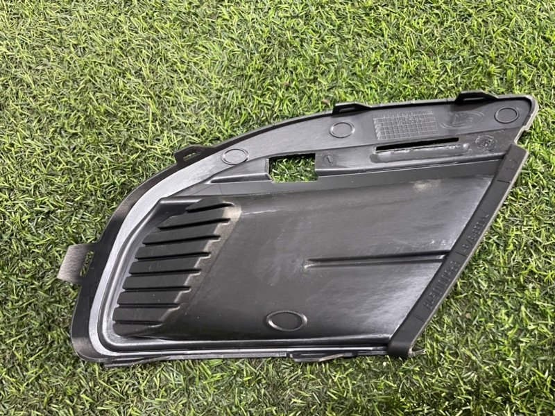 Рамка противотуманной фары левая Granta FL