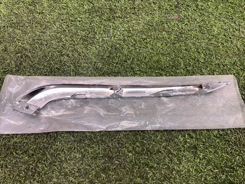 Молдинг бампера передний левый Granta FL